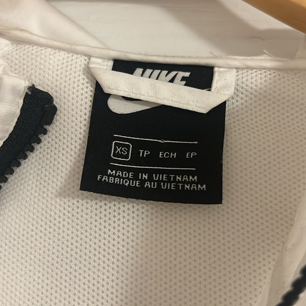 Nike Women's Black and White Jacket - Picture 2 of 2